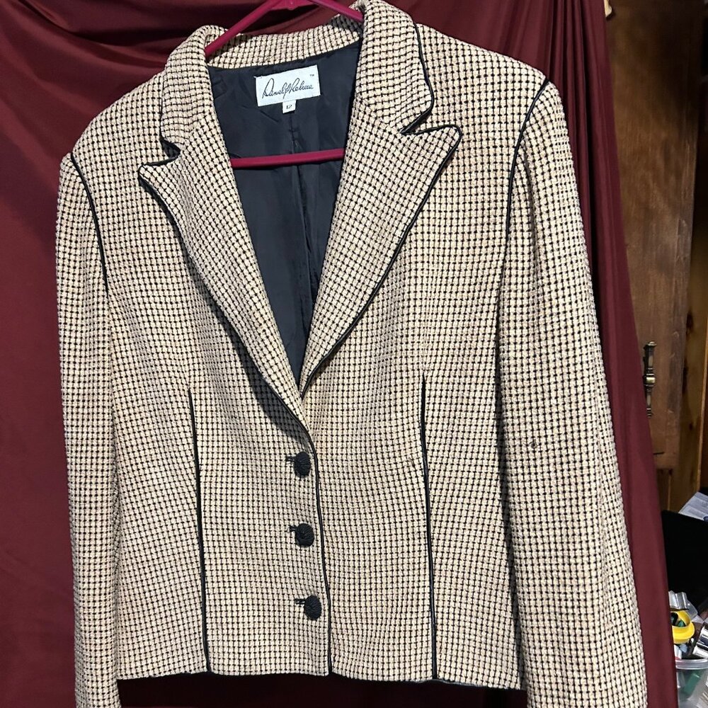 Vintage Danial & Rebecca Black & tan wool  blazer sz 12  back 16in  length  23